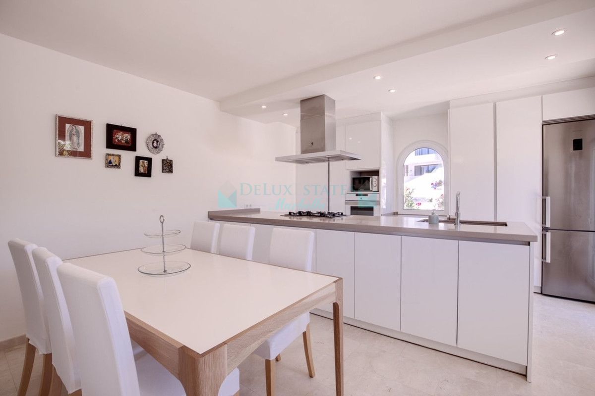 Villa en alquiler en Marbesa, Marbella Este