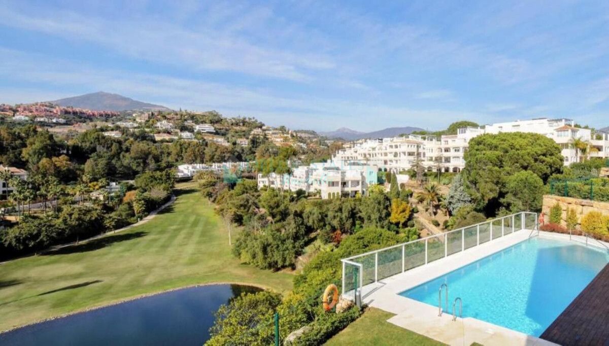 Ground Floor Apartment for sale in Benahavis