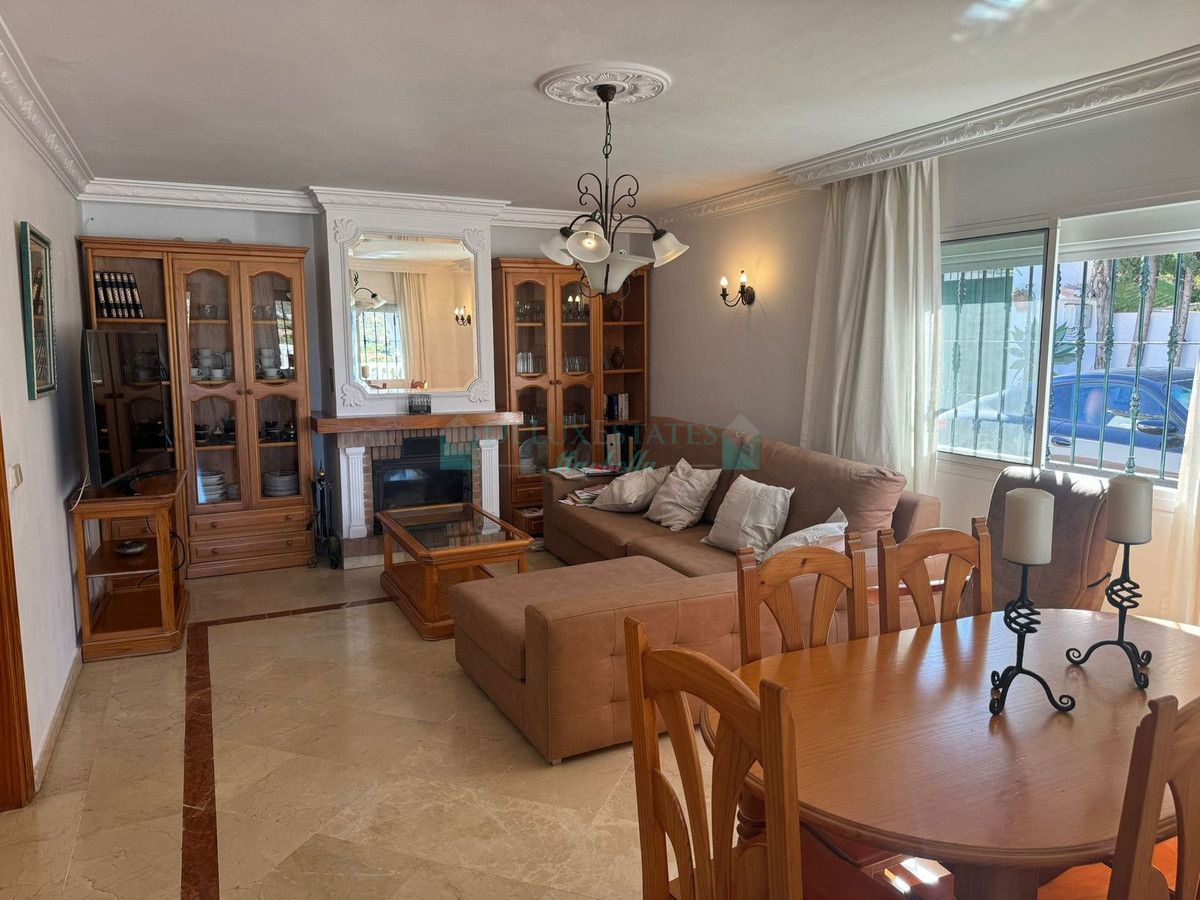 Villa for sale in El Padron, Estepona