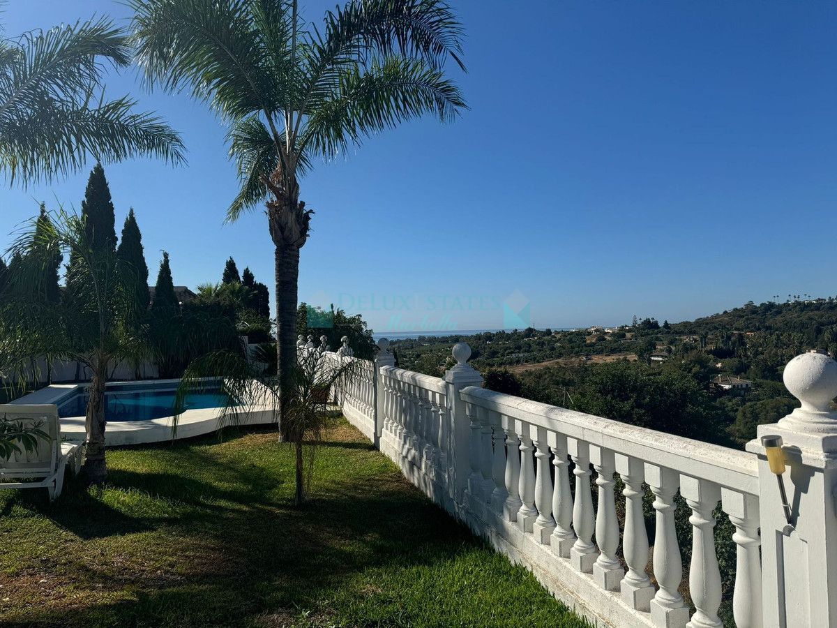 Villa for sale in El Padron, Estepona