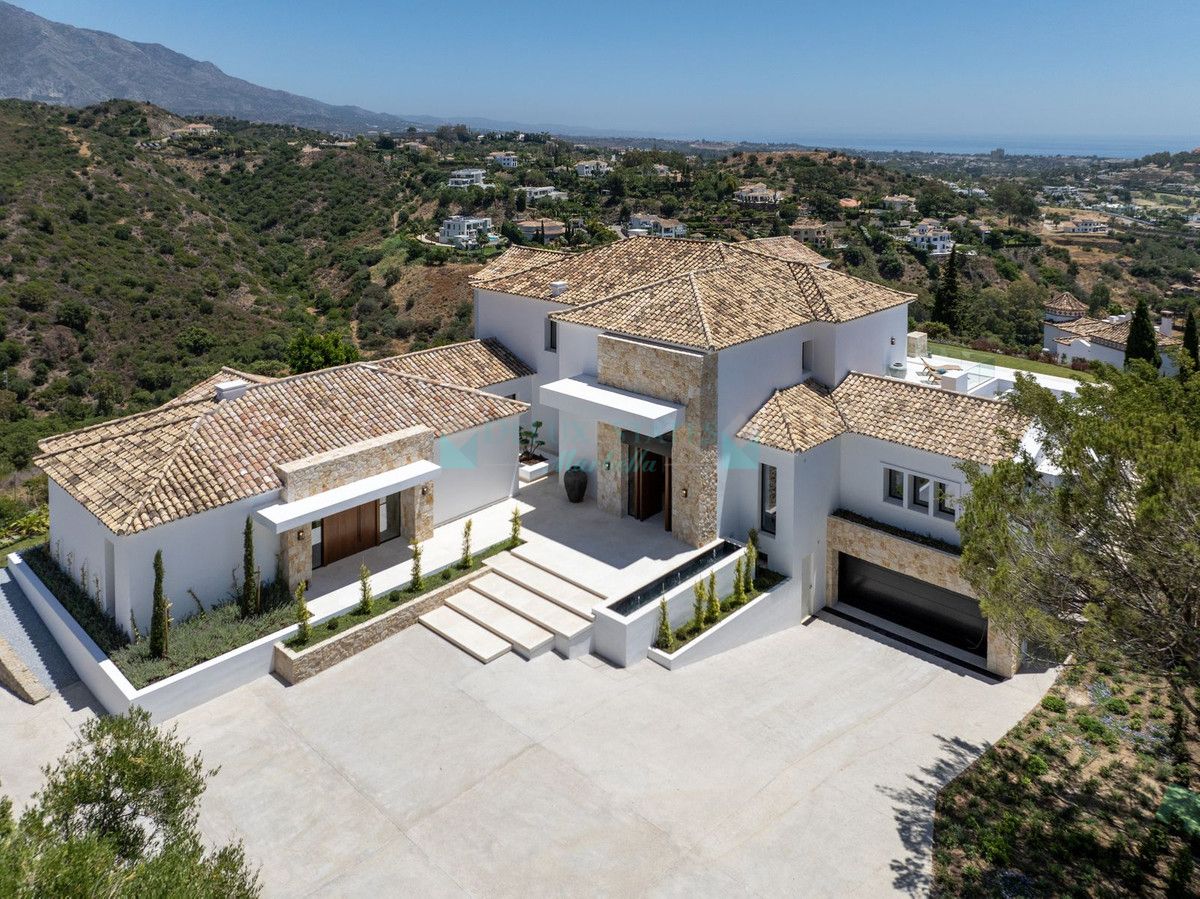 Villa for sale in Benahavis