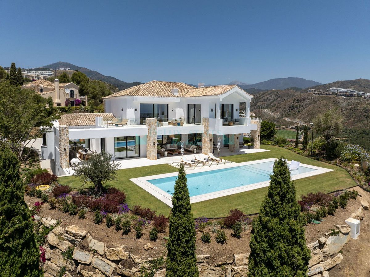 Villa for sale in Benahavis