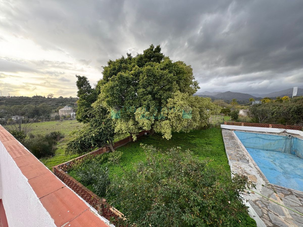 Villa for sale in Estepona