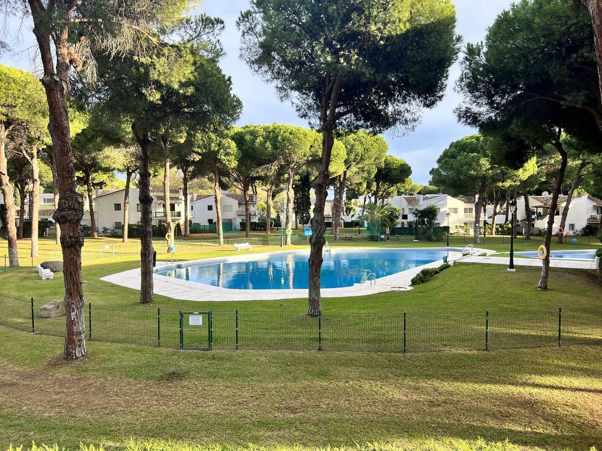 Adosado en alquiler en Benamara, Estepona