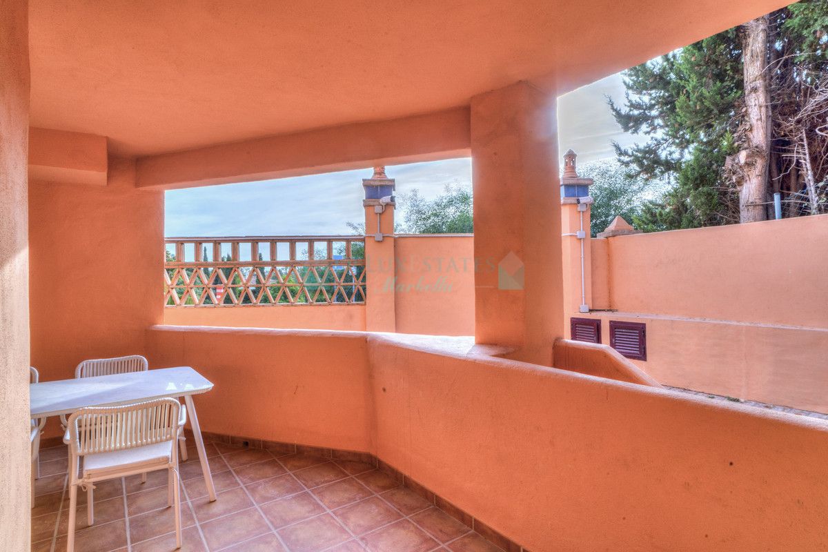 Ground Floor Apartment for sale in Benahavis