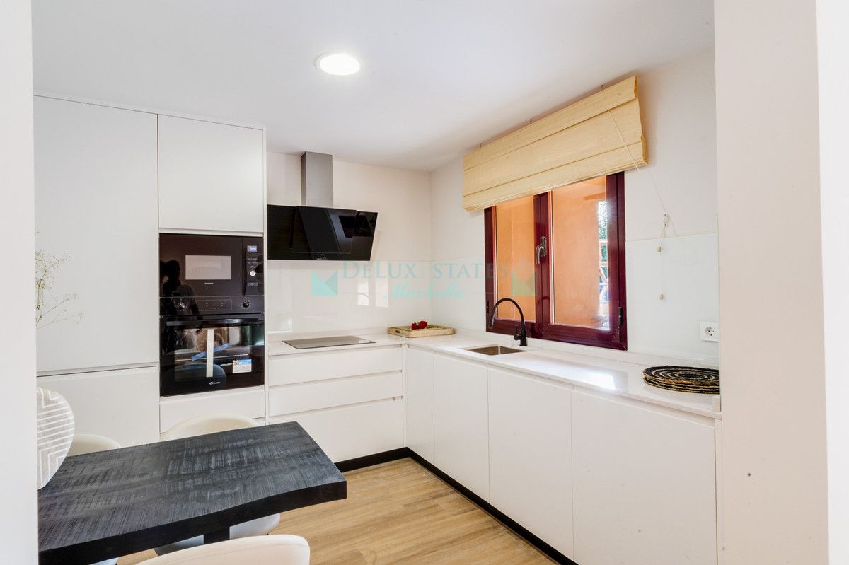 Ground Floor Apartment for sale in Benahavis