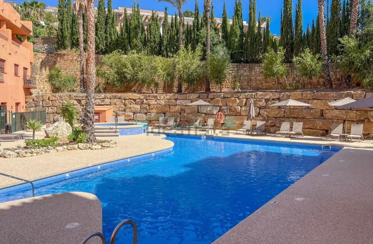 Ground Floor Apartment for sale in Benahavis