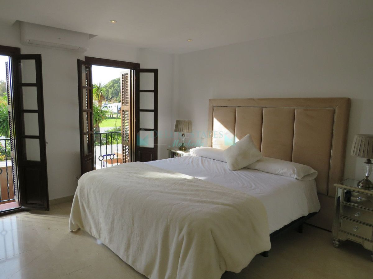 Town House for sale in Estepona