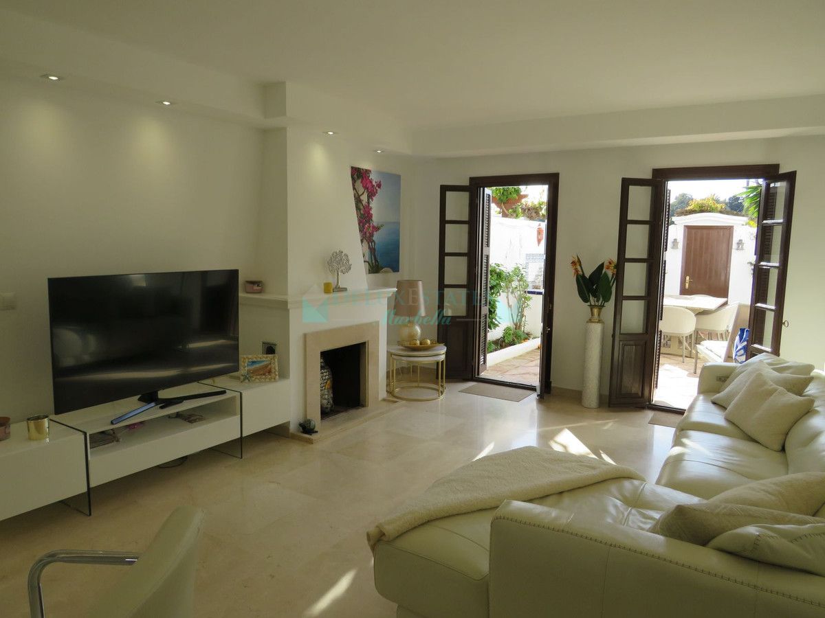 Town House for sale in Estepona