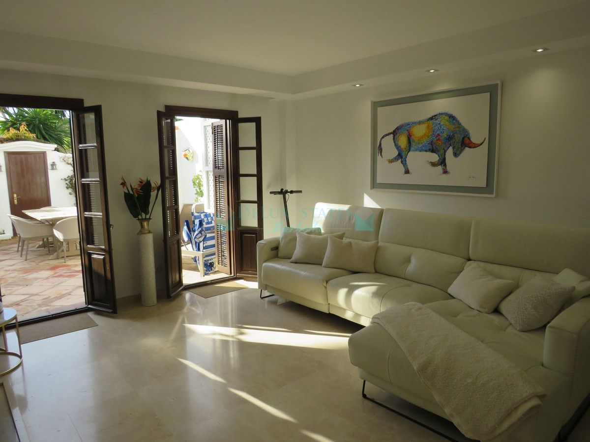 Town House for sale in Estepona