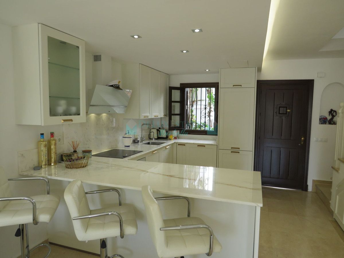 Town House for sale in Estepona