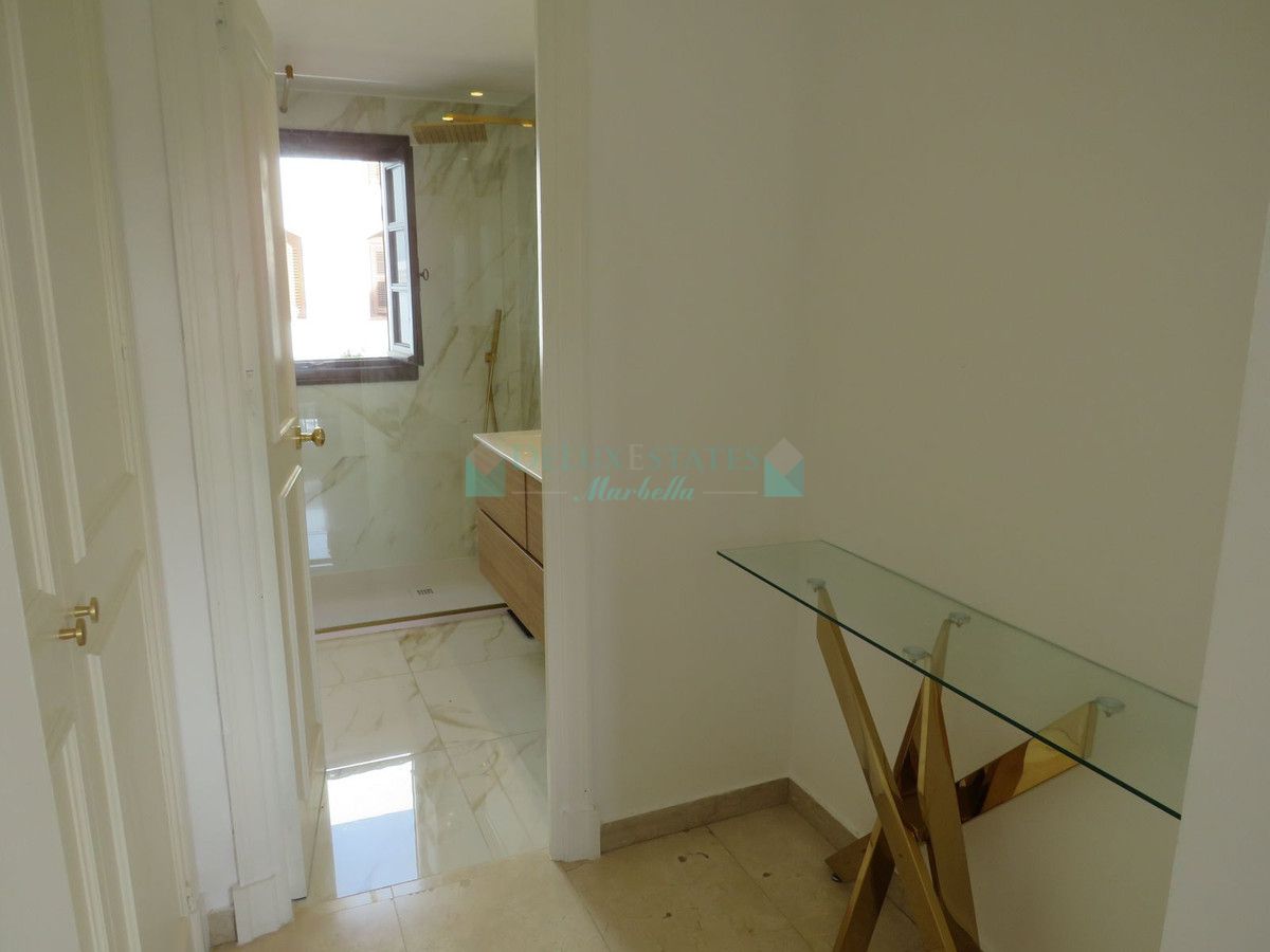 Town House for sale in Estepona