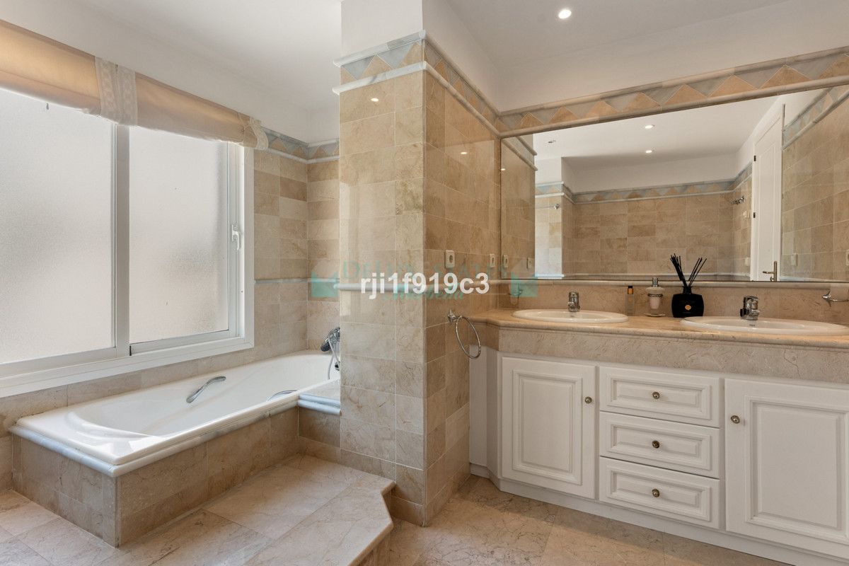 Apartment for sale in Elviria, Marbella East