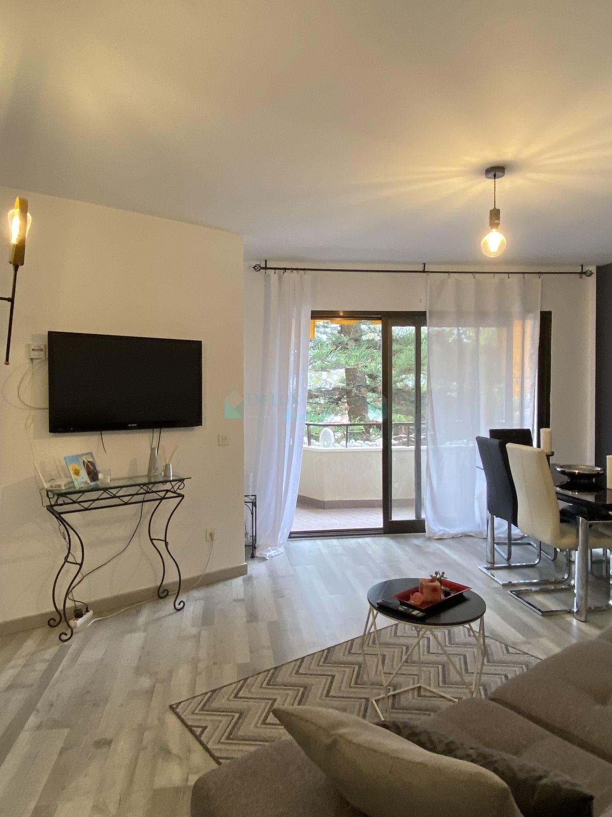 Apartamento en venta en Atalaya, Estepona