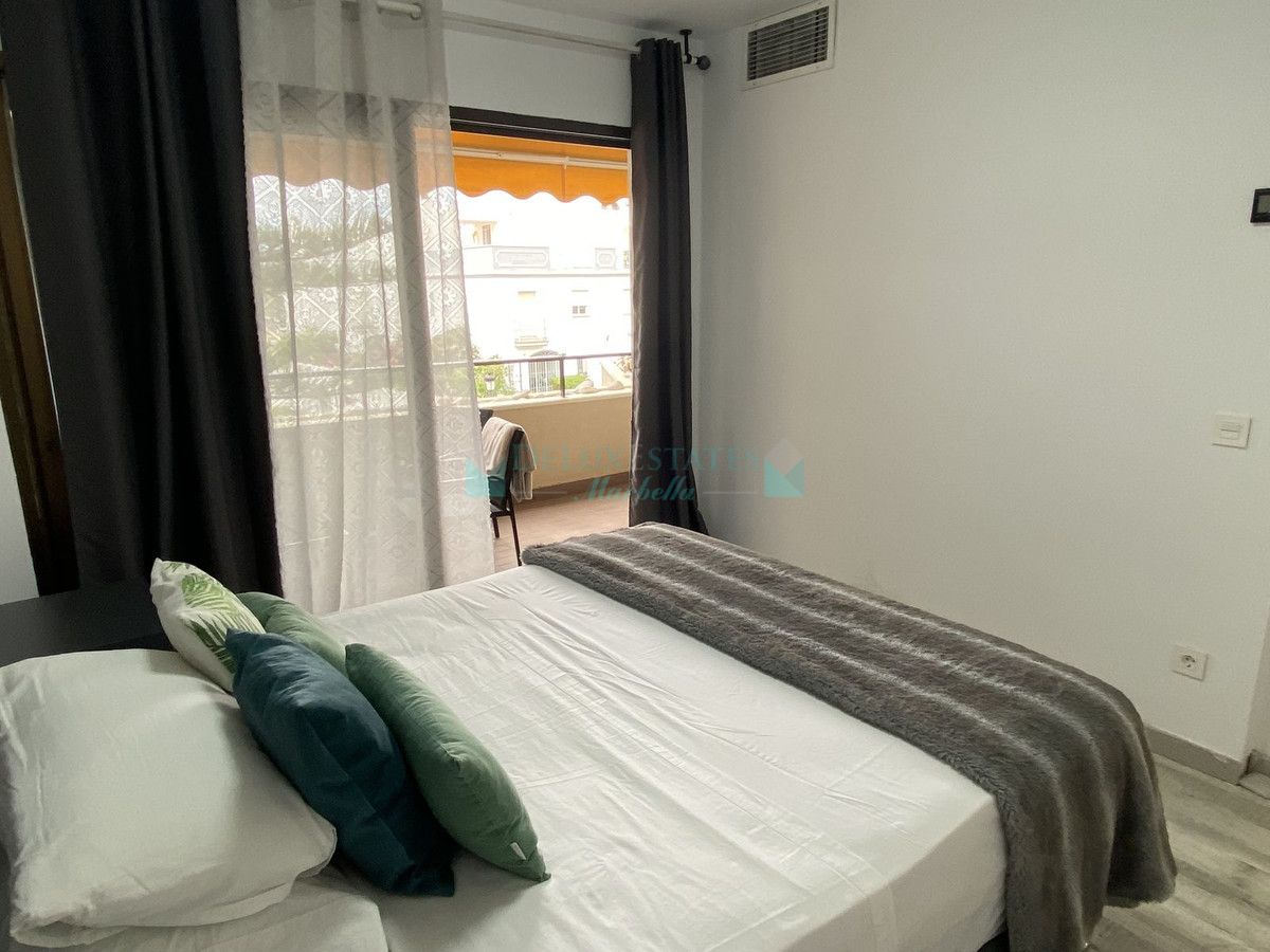 Apartamento en venta en Atalaya, Estepona