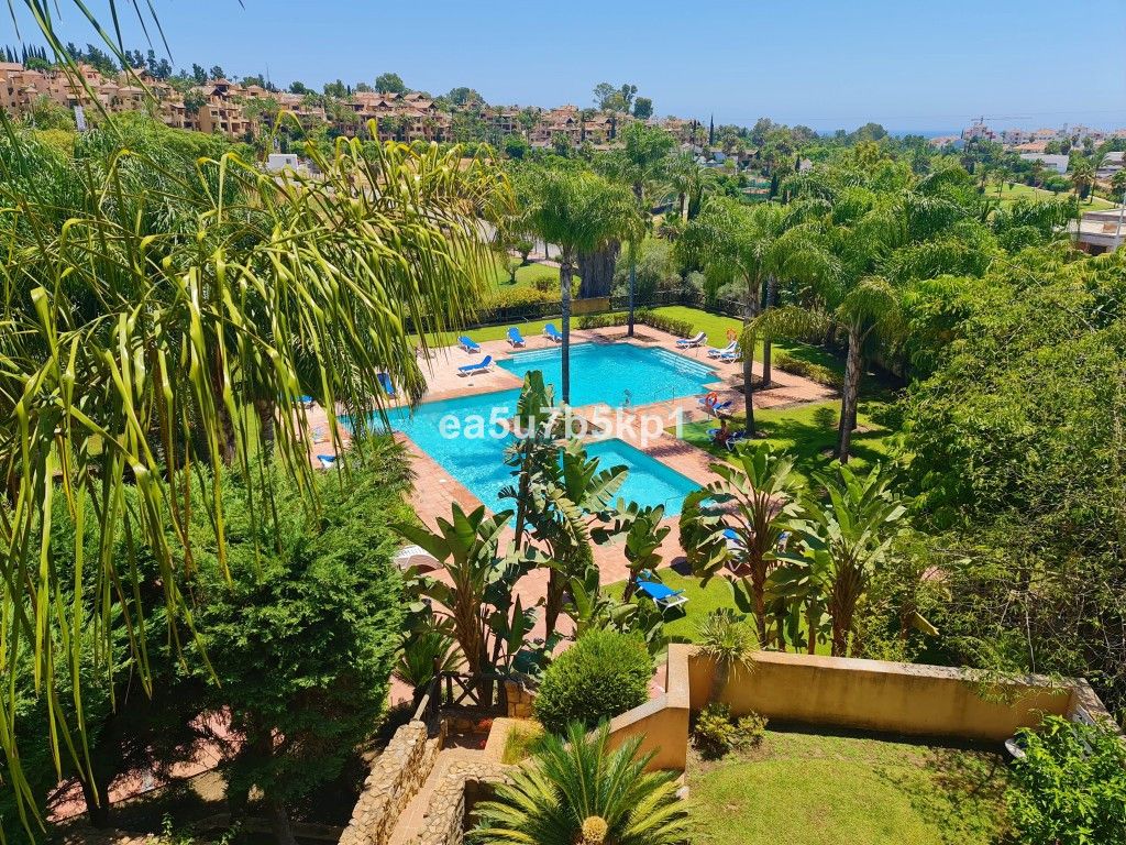 Penthouse for sale in New Golden Mile, Estepona