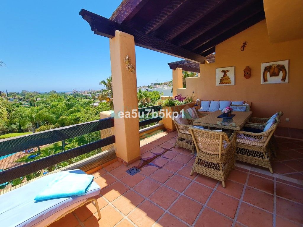 Penthouse for sale in New Golden Mile, Estepona