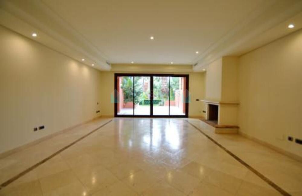 Town House for sale in Marbella Golden Mile