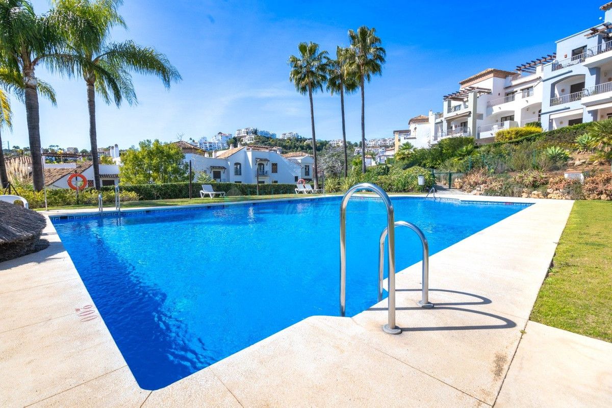 Apartamento en venta en Los Arqueros, Benahavis