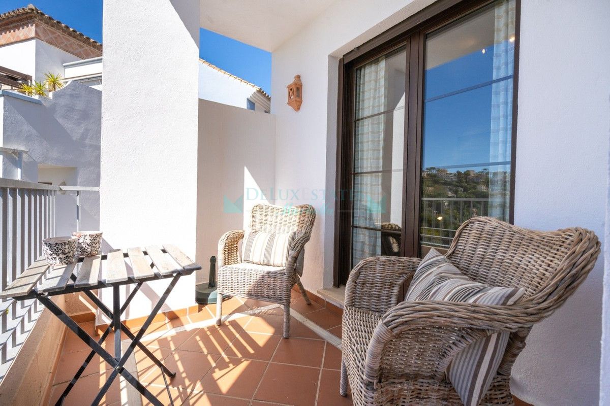 Apartamento en venta en Los Arqueros, Benahavis