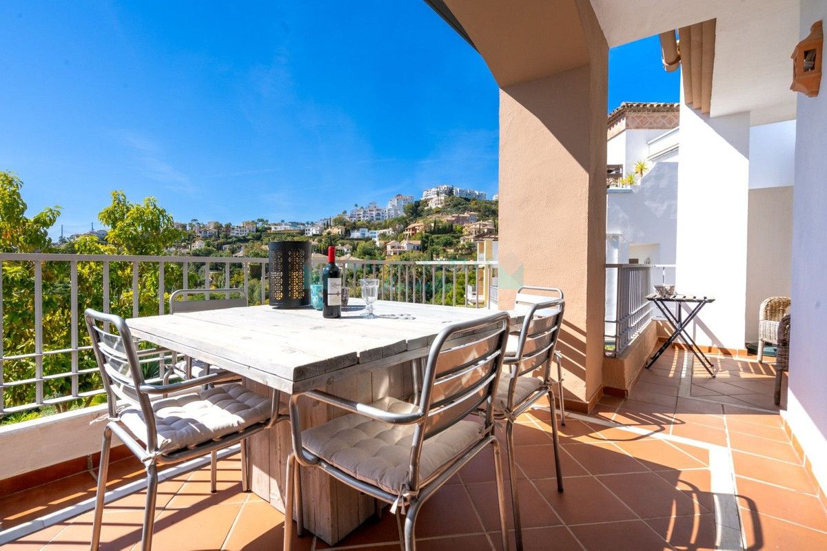 Apartamento en venta en Los Arqueros, Benahavis