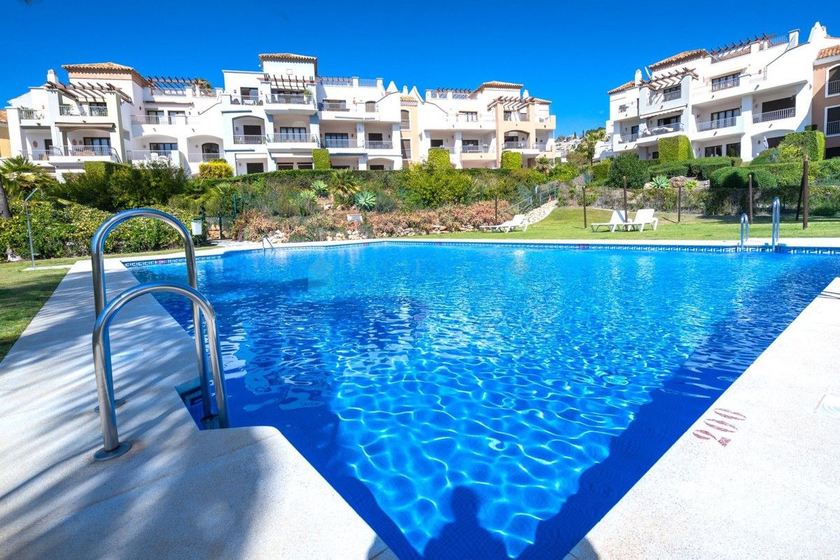 Apartamento en venta en Los Arqueros, Benahavis