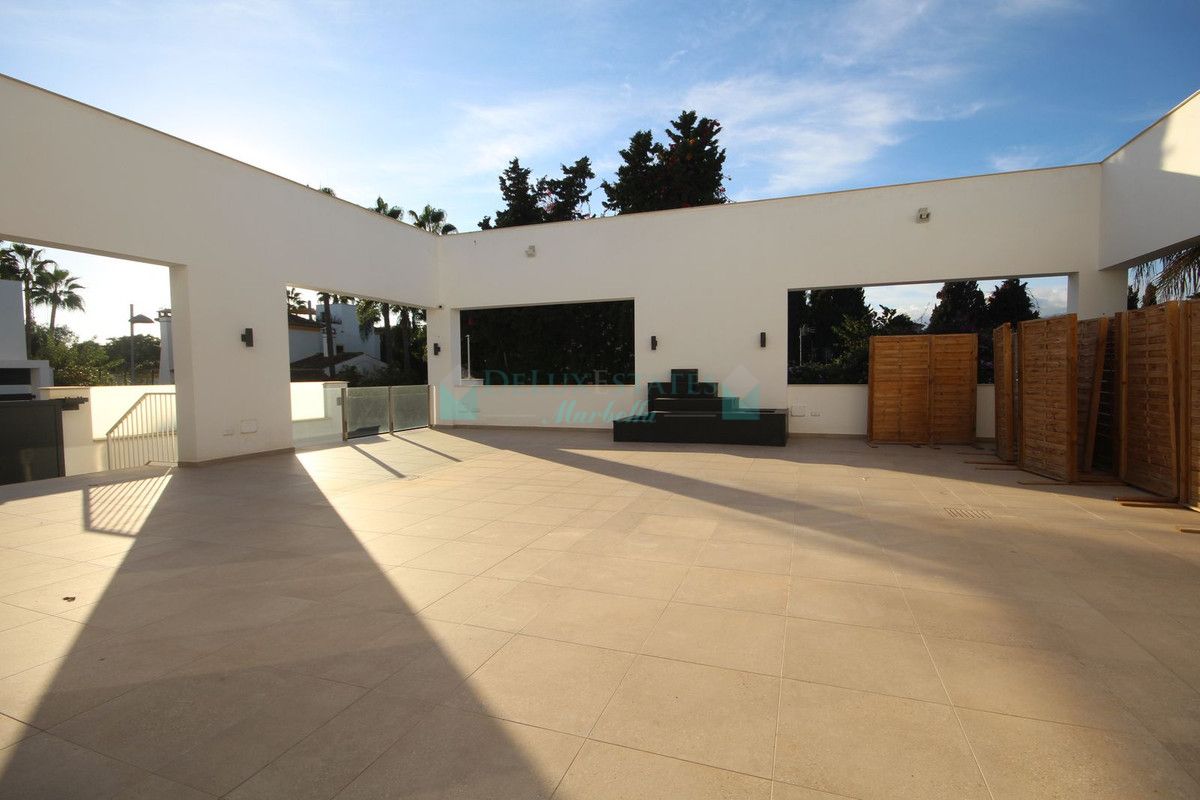 Villa for sale in Elviria, Marbella East