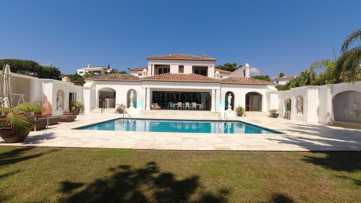 Villa en alquiler en El Paraiso, Estepona