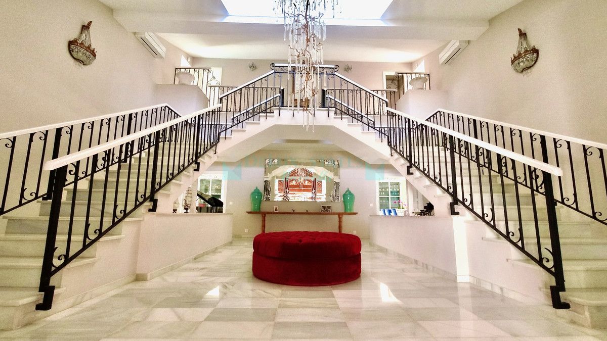 Villa en alquiler en El Paraiso, Estepona