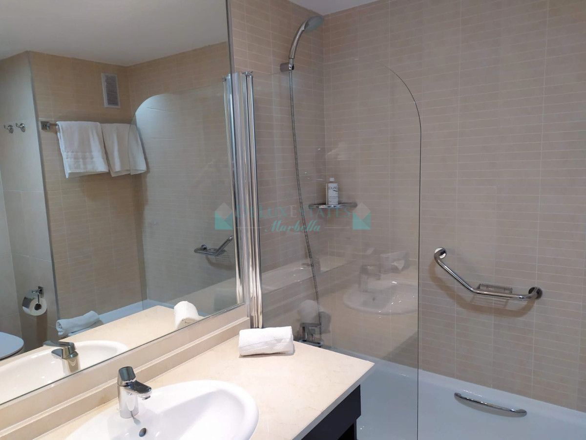 Apartamento en venta en Estepona