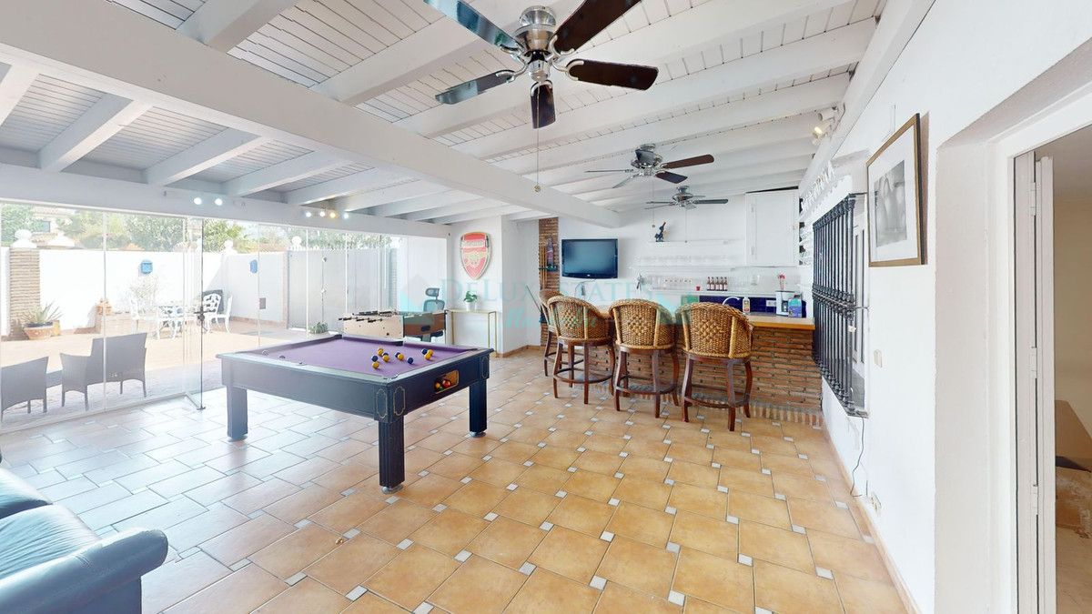 Villa for sale in Costalita, Estepona