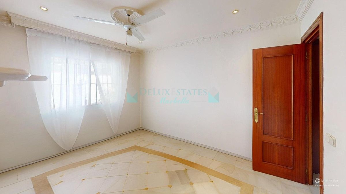 Villa for sale in Costalita, Estepona