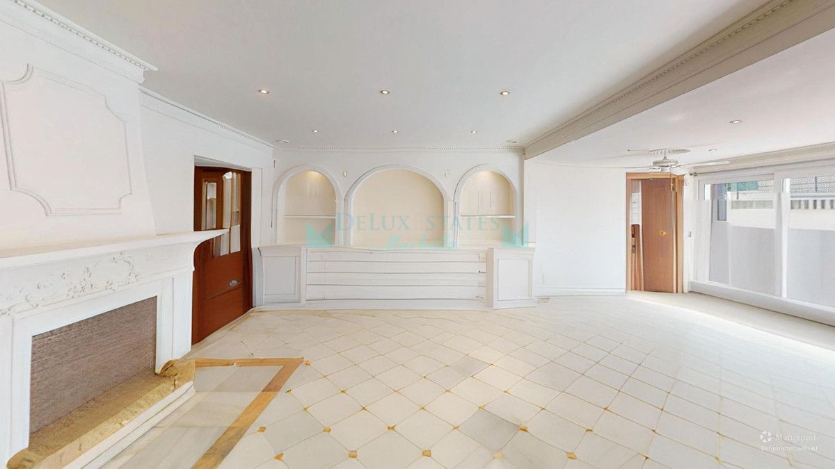 Villa for sale in Costalita, Estepona