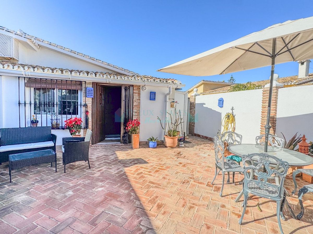 Villa for sale in Costalita, Estepona