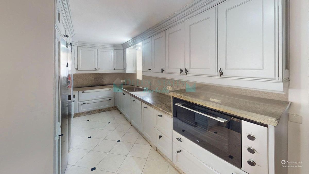 Villa for sale in Costalita, Estepona