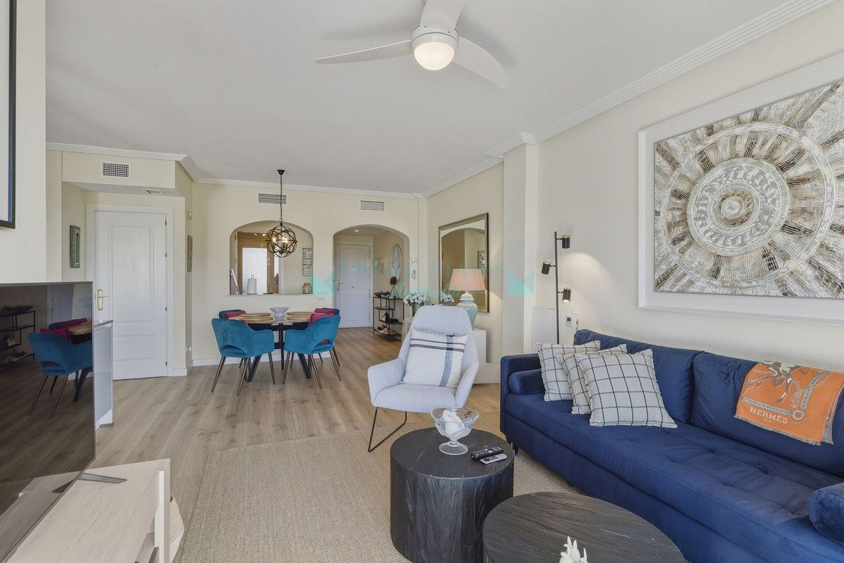 Apartamento en venta en Los Arqueros, Benahavis