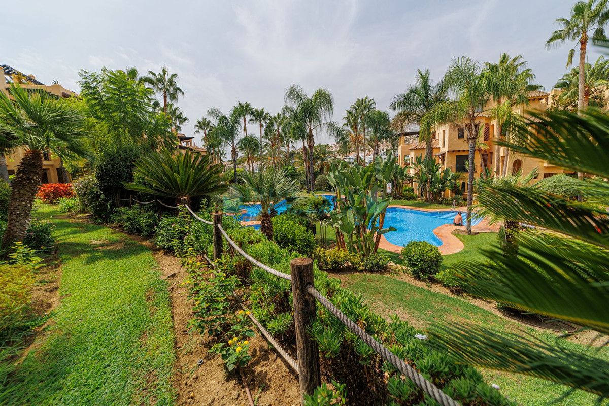 Penthouse for rent in Atalaya, Estepona