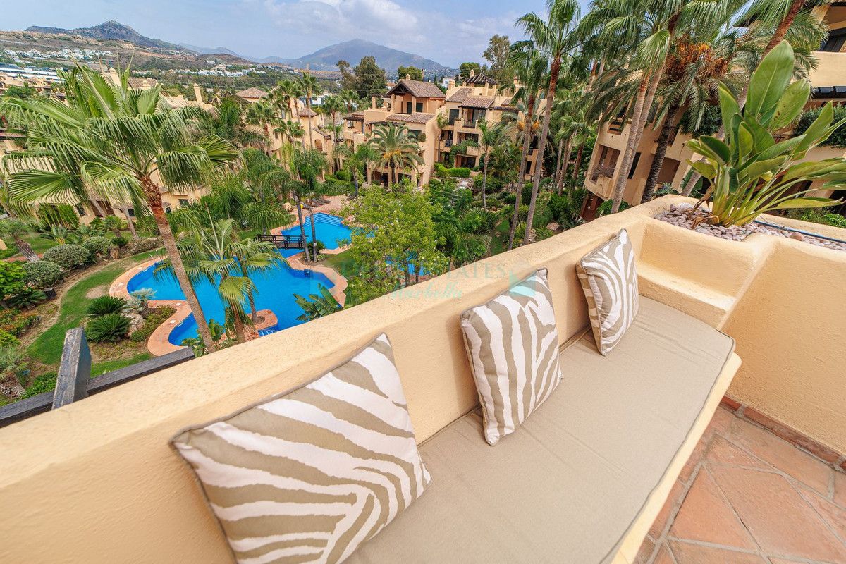 Penthouse for rent in Atalaya, Estepona