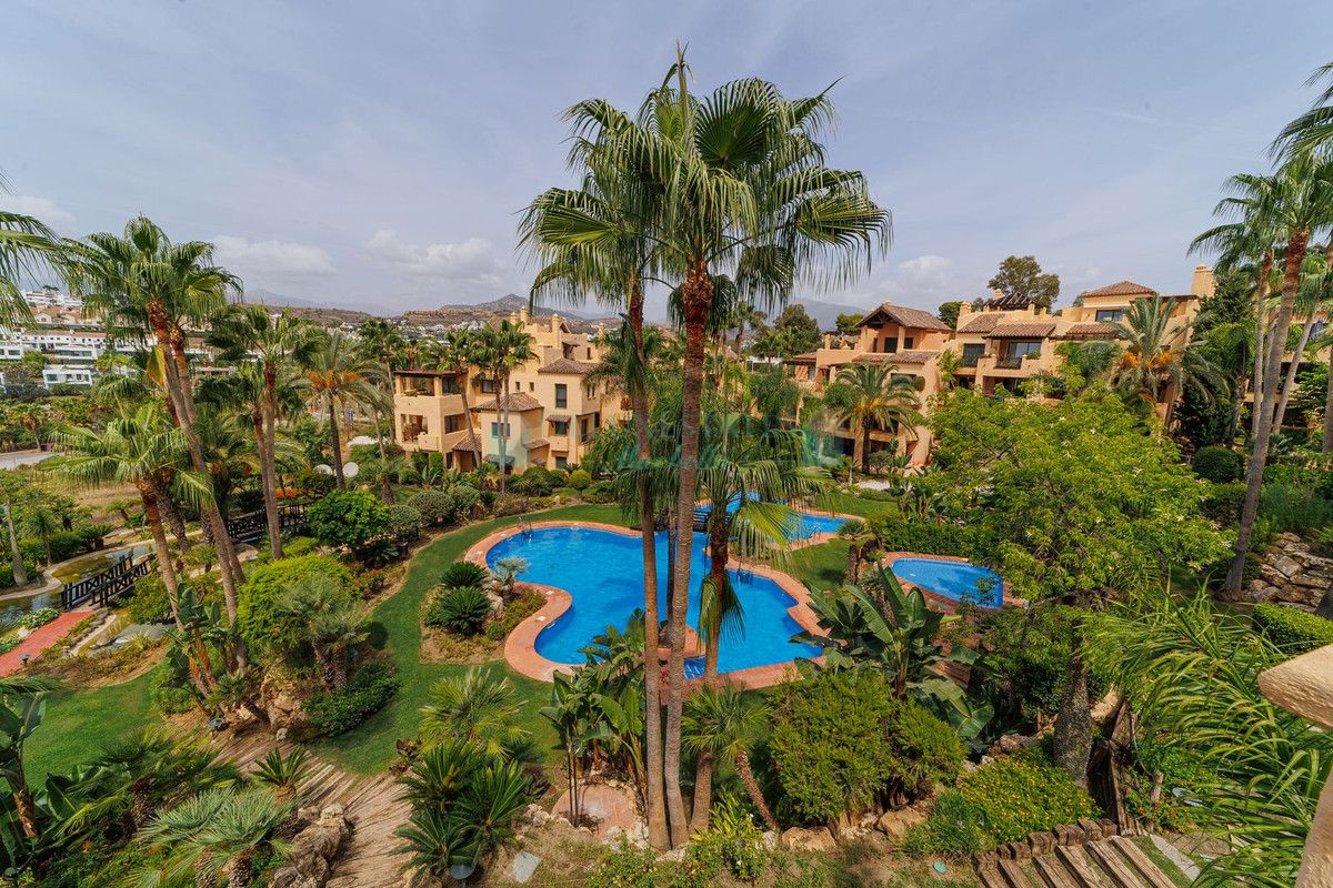 Penthouse for rent in Atalaya, Estepona