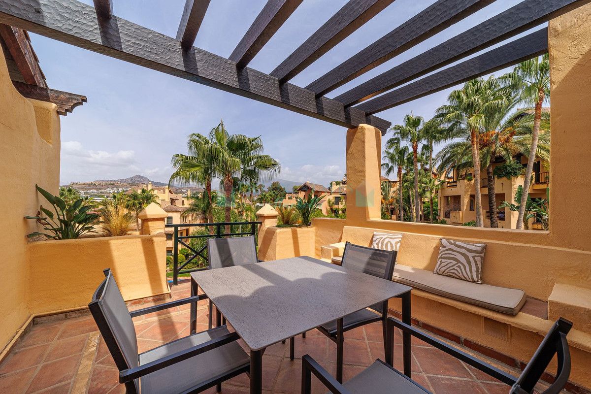 Penthouse for rent in Atalaya, Estepona