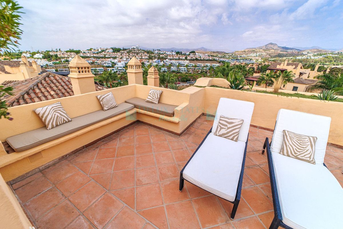 Penthouse for rent in Atalaya, Estepona
