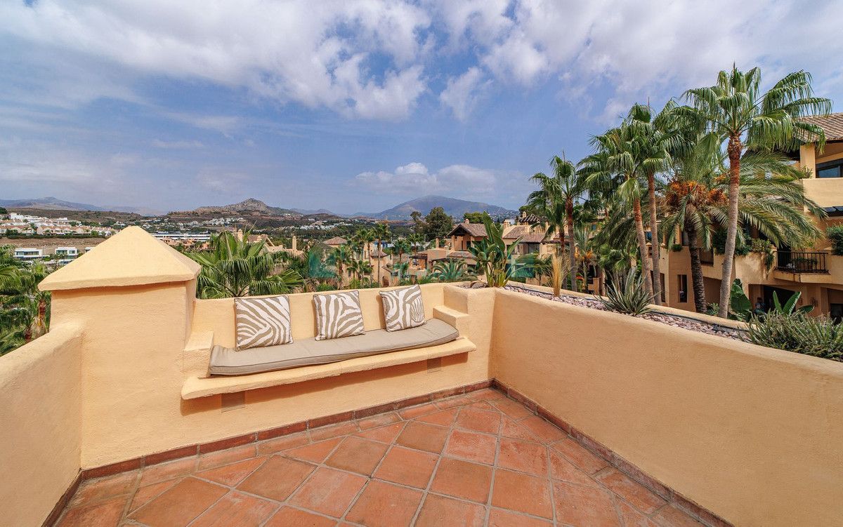 Penthouse for rent in Atalaya, Estepona