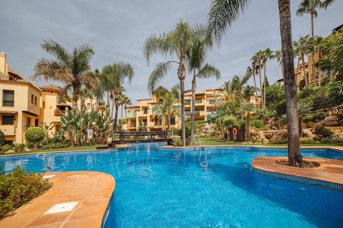Penthouse for rent in Atalaya, Estepona