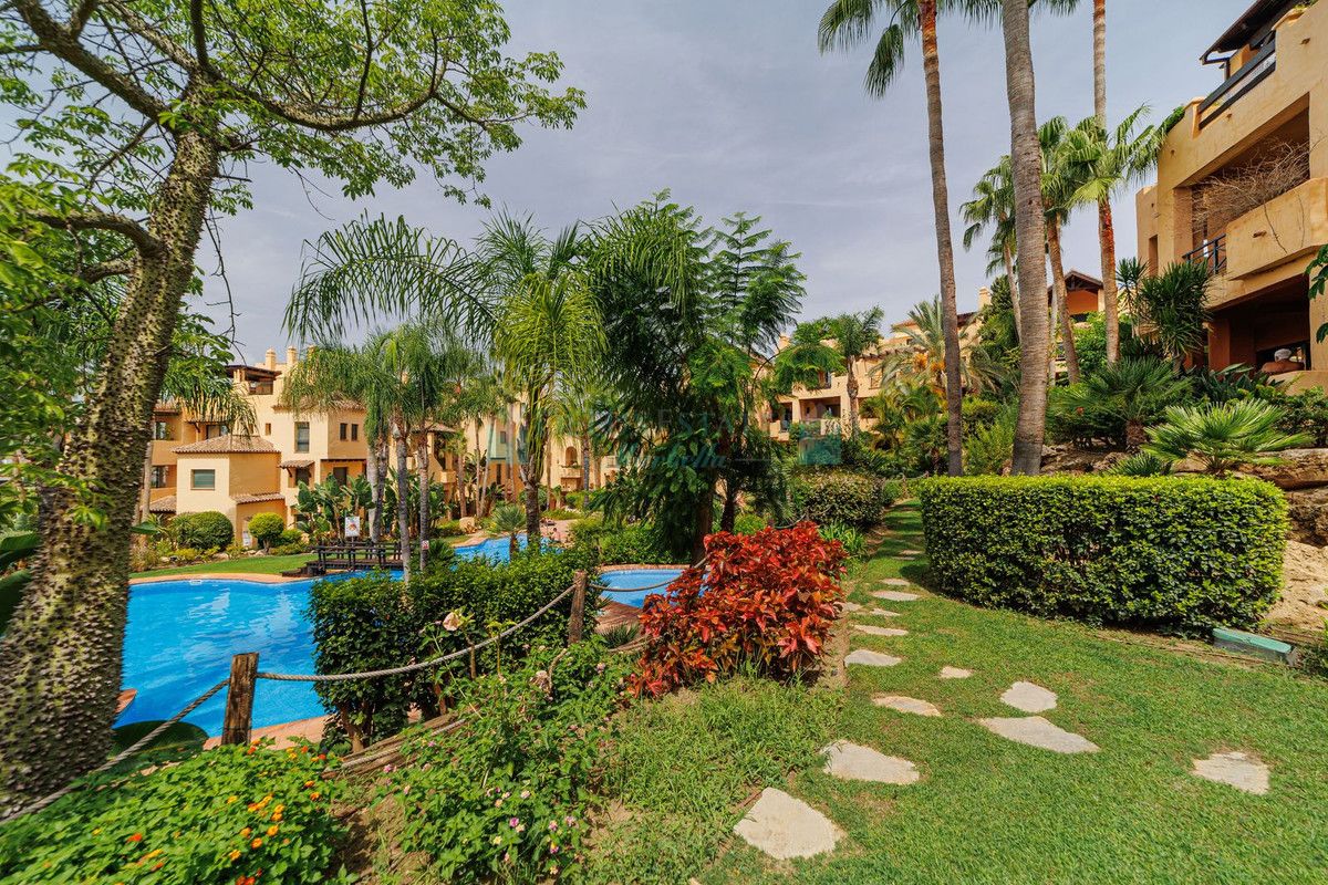 Penthouse for rent in Atalaya, Estepona