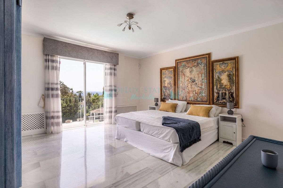 Villa en venta en El Paraiso, Estepona