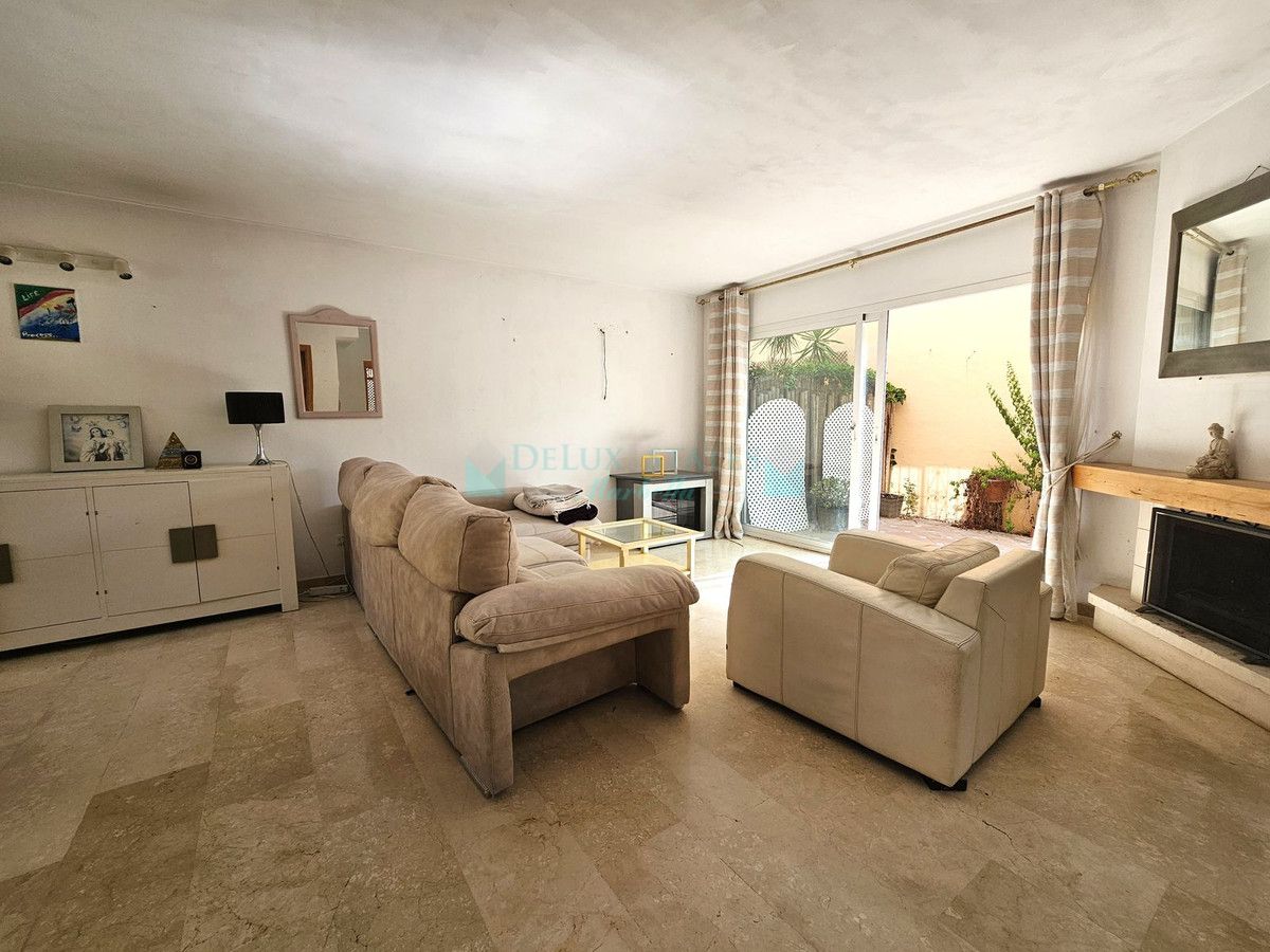 Town House for sale in Nueva Andalucia