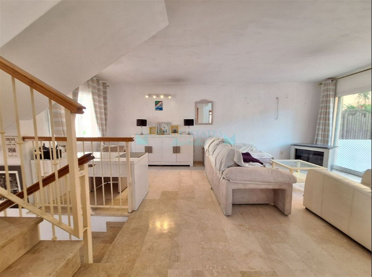 Town House for sale in Nueva Andalucia