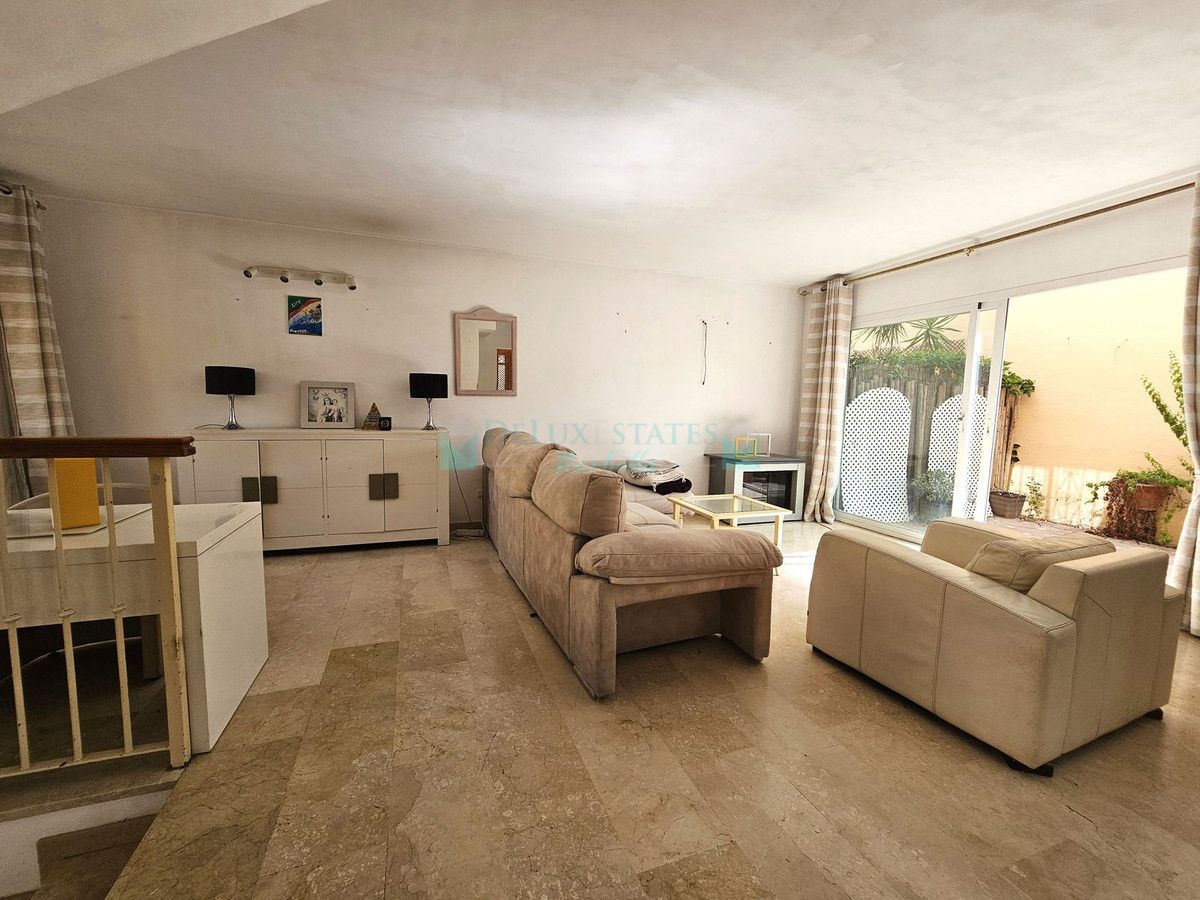 Town House for sale in Nueva Andalucia