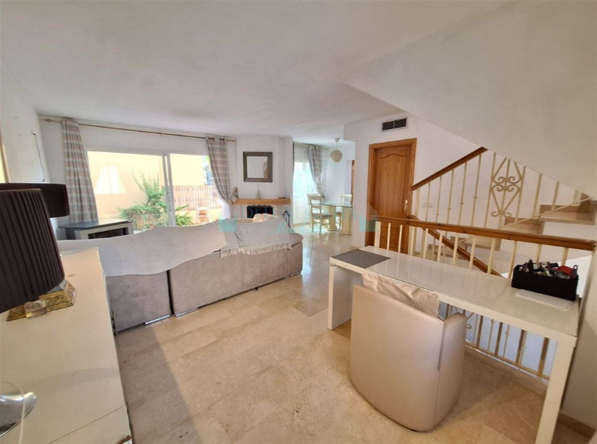 Town House for sale in Nueva Andalucia