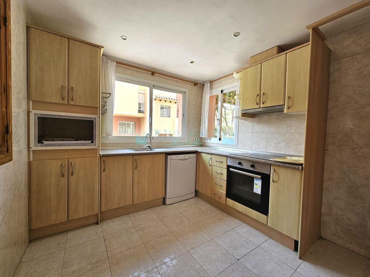 Town House for sale in Nueva Andalucia